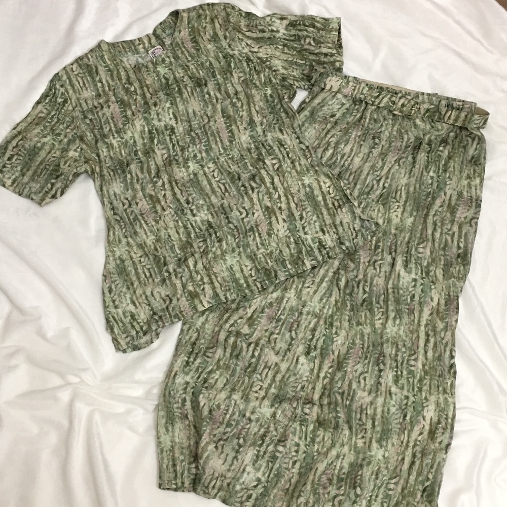 100% Silk 2 Piece Skirt & Button Down Back Blouse